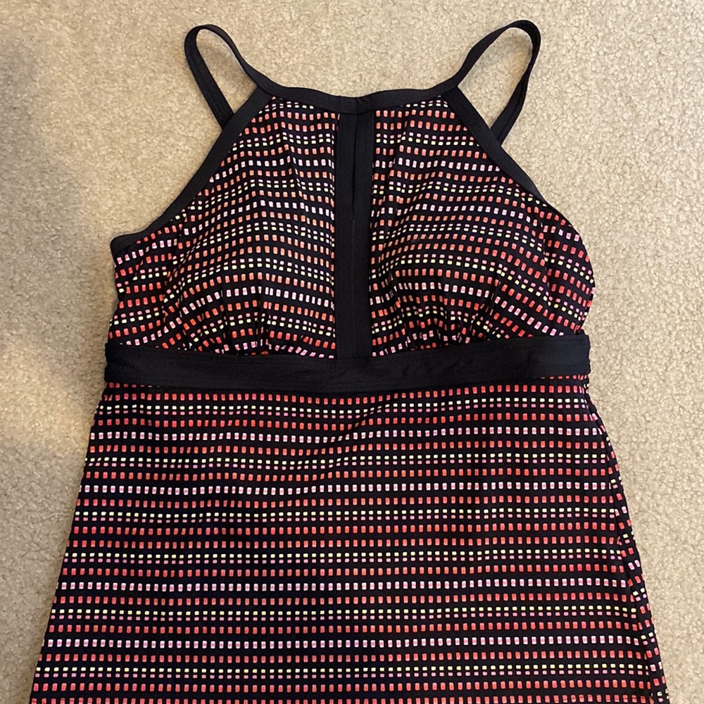 Lands End high neck tankini in a pink print. Size 12 D